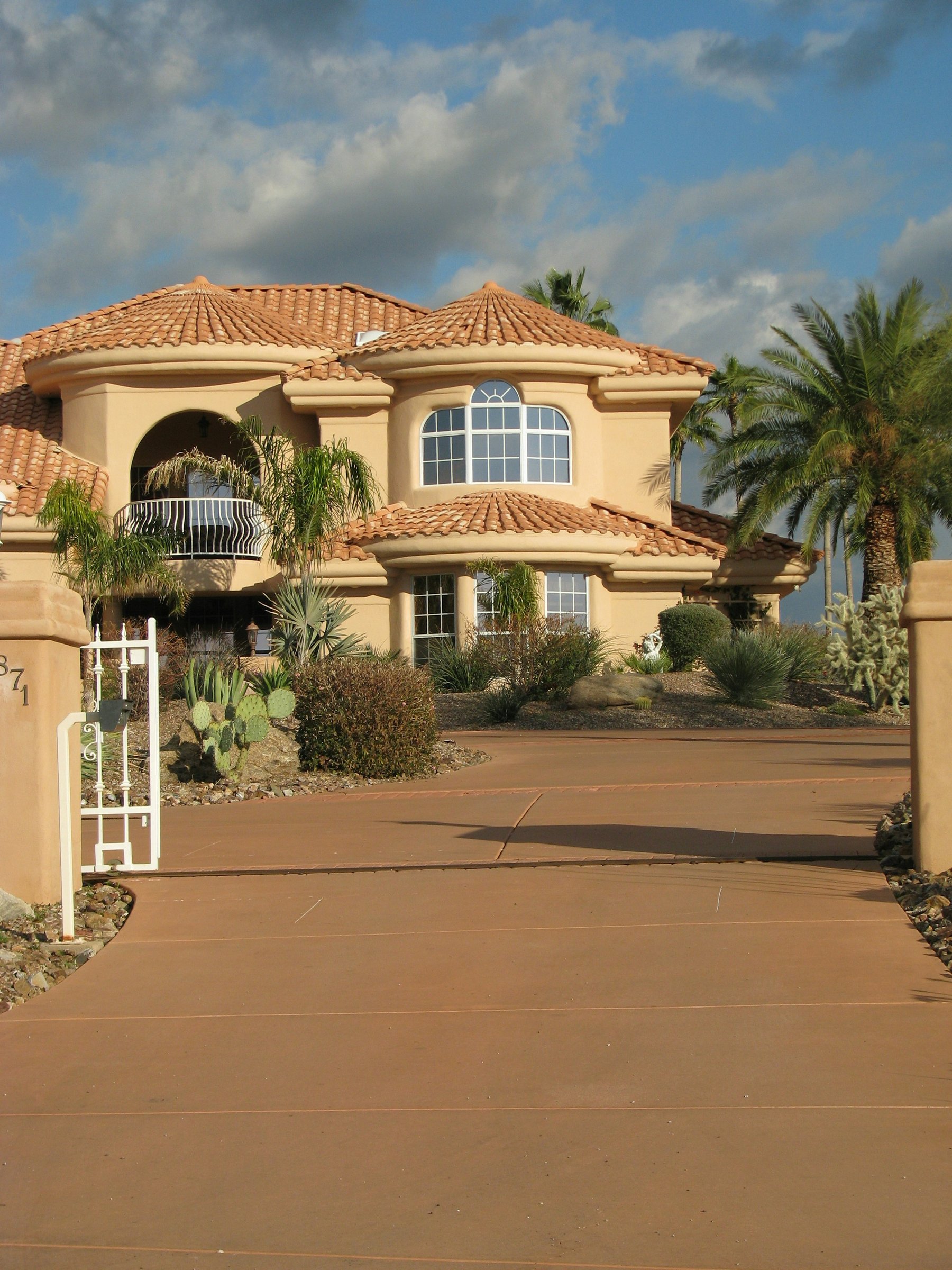 Contemporary luxury villa with pool and outdoor fire lounge representing Scottsdale
